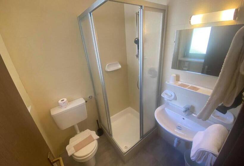 带阳台标准四人间, Laimerhof