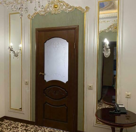 سوییت خانوادگی, Lion