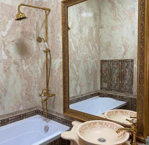 سوییت خانوادگی, Lion