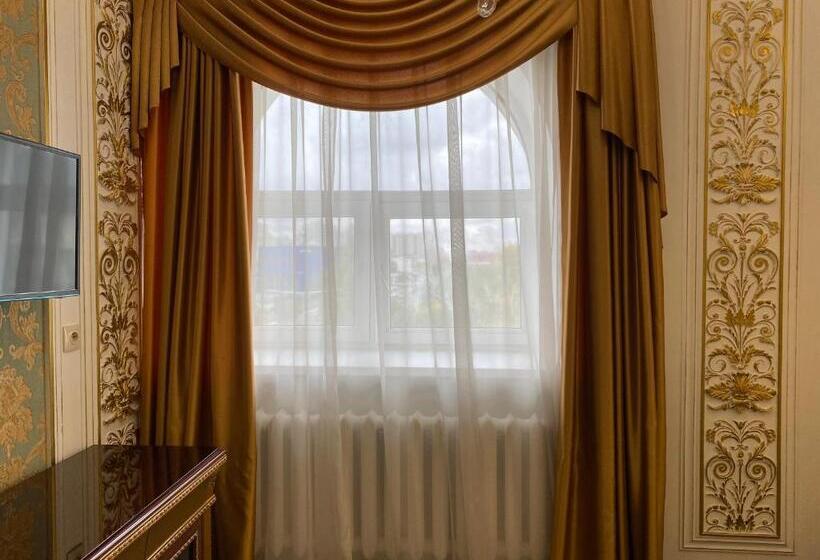 سوییت خانوادگی, Lion