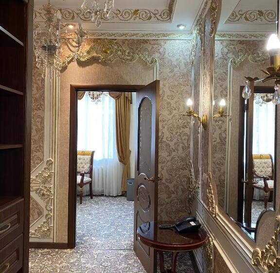 اتاق خانوادگی, Lion