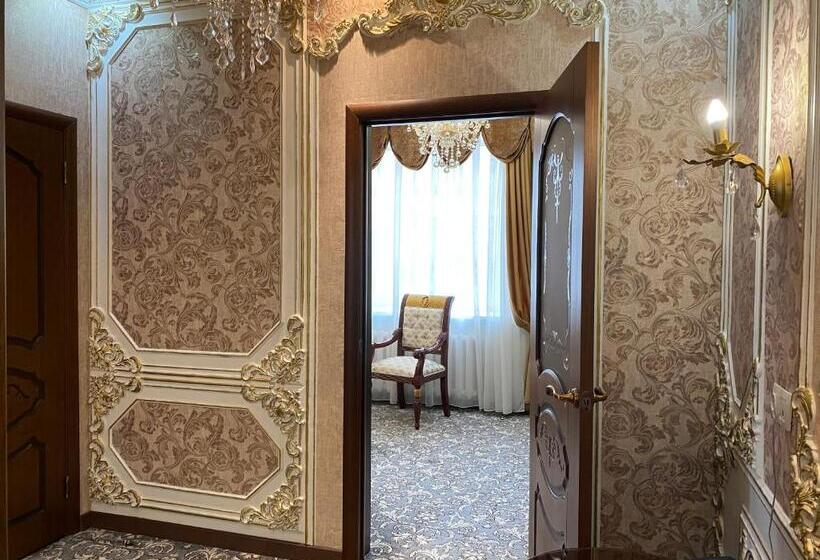 اتاق خانوادگی, Lion