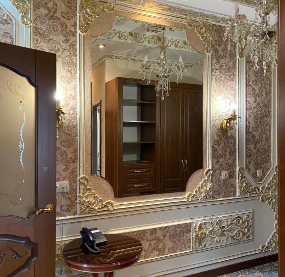 اتاق خانوادگی, Lion