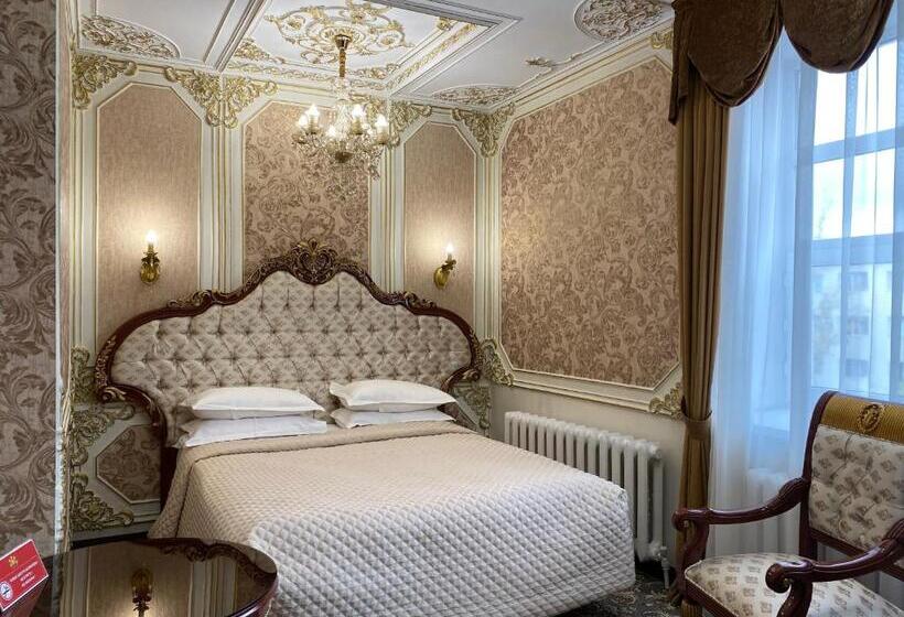 اتاق خانوادگی, Lion