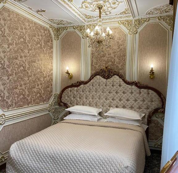 اتاق خانوادگی, Lion