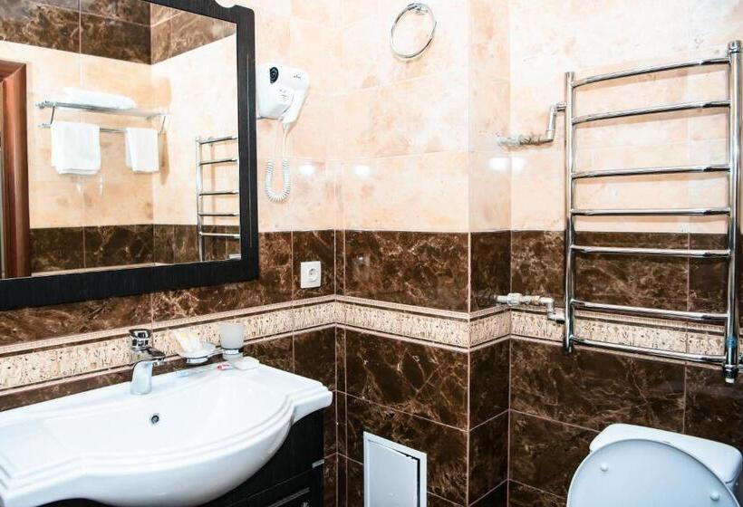 اتاق لوکس, Lion