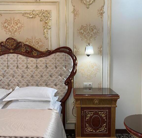 اتاق لوکس, Lion