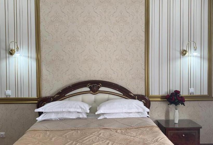 سوییت جونیور, Lion