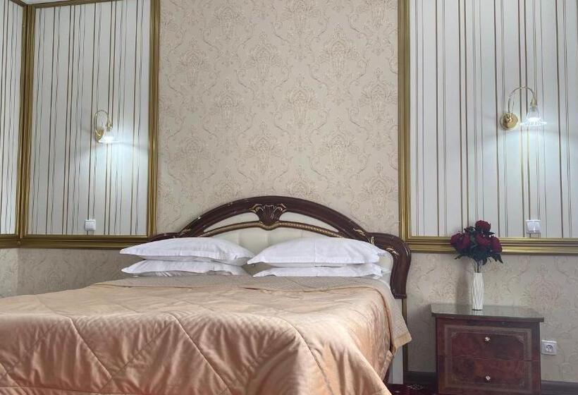 سوییت جونیور, Lion