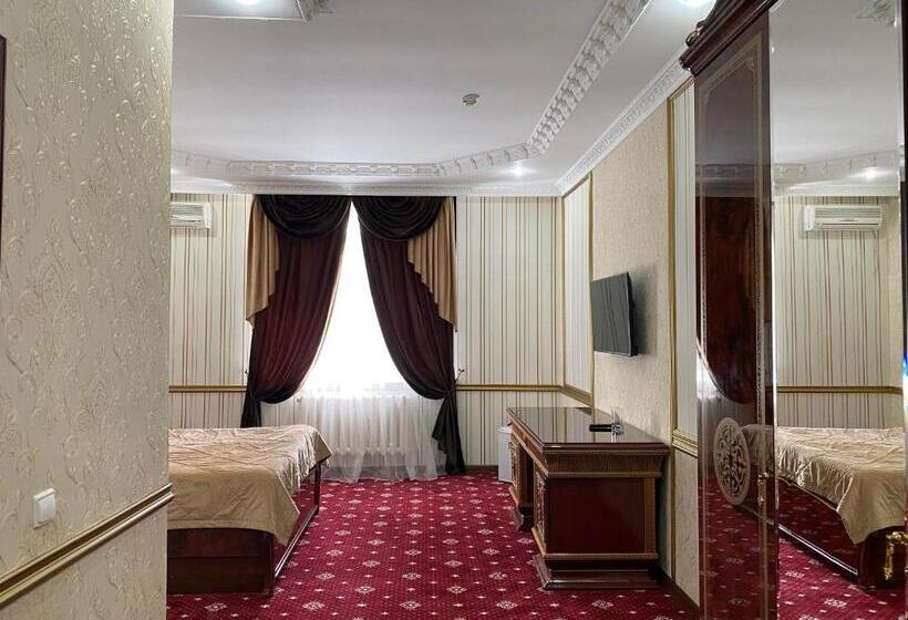 سوییت جونیور, Lion