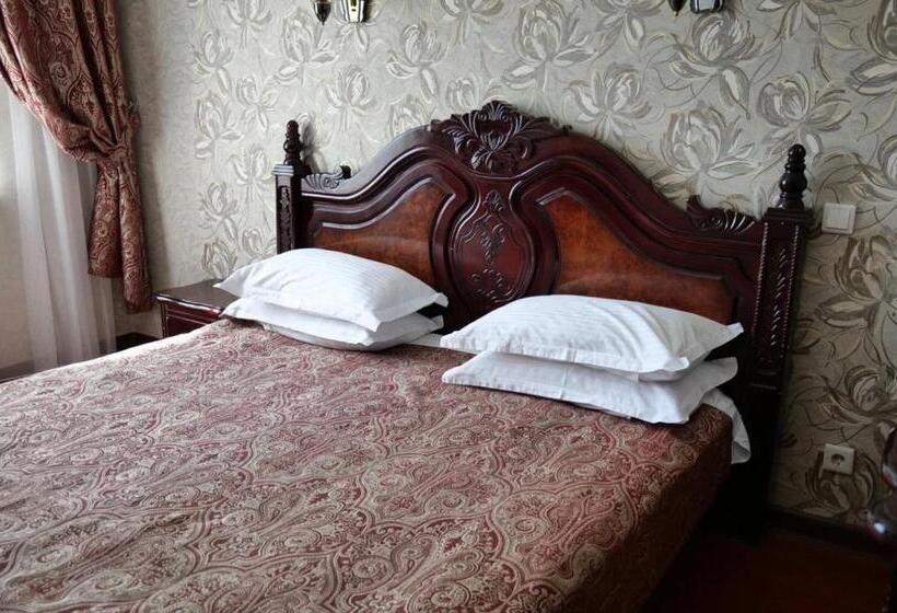 اتاق عادی, Lion