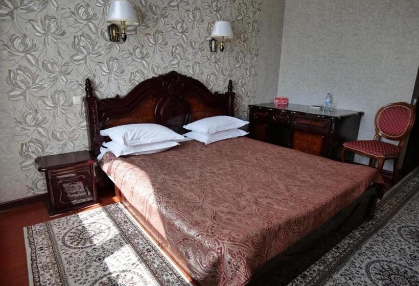 اتاق اکونومی, Lion