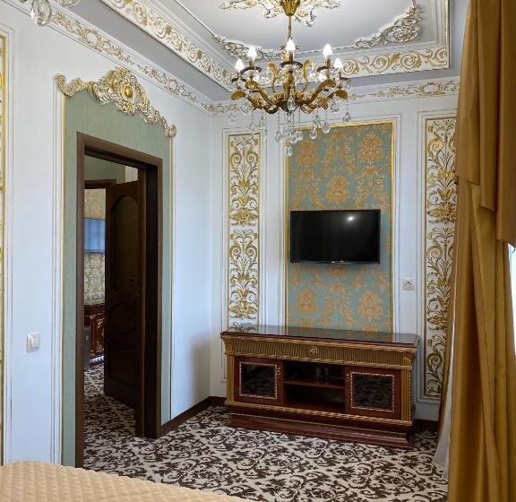 سوییت خانوادگی, Lion