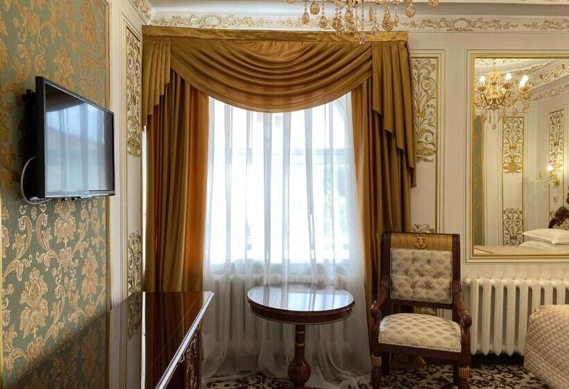 سوییت خانوادگی, Lion