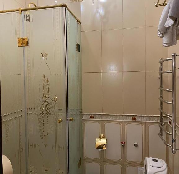 اتاق خانوادگی, Lion