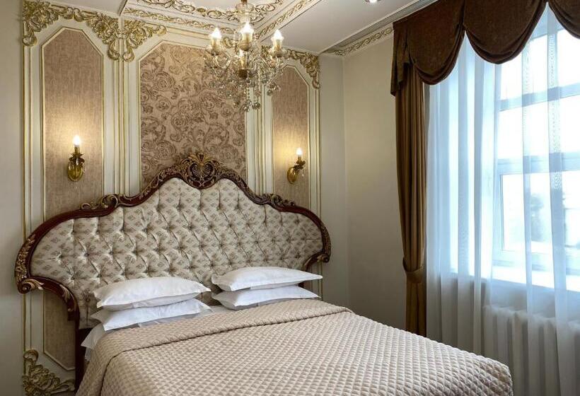 اتاق خانوادگی, Lion