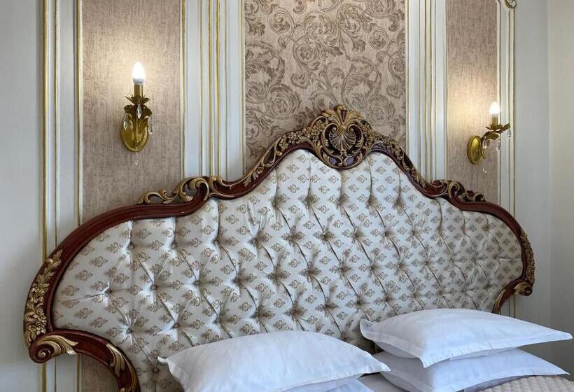 اتاق خانوادگی, Lion