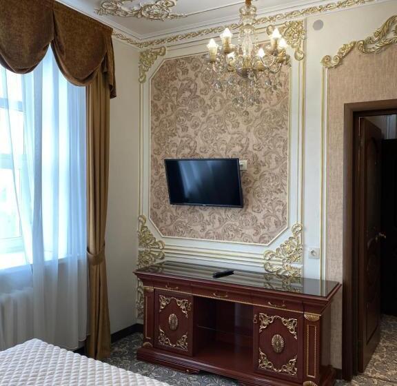 اتاق خانوادگی, Lion