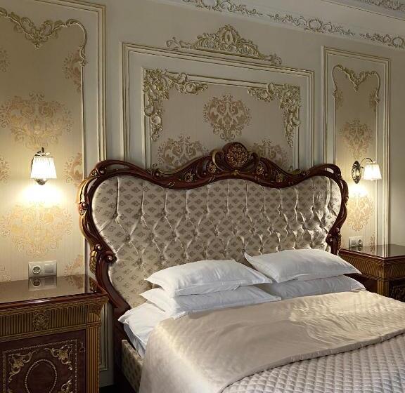 اتاق لوکس, Lion