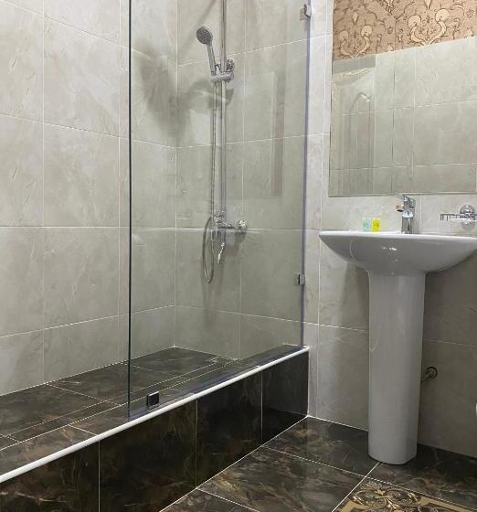 اتاق استاندارد, Lion