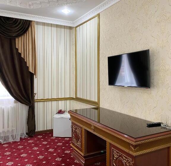 سوییت جونیور, Lion