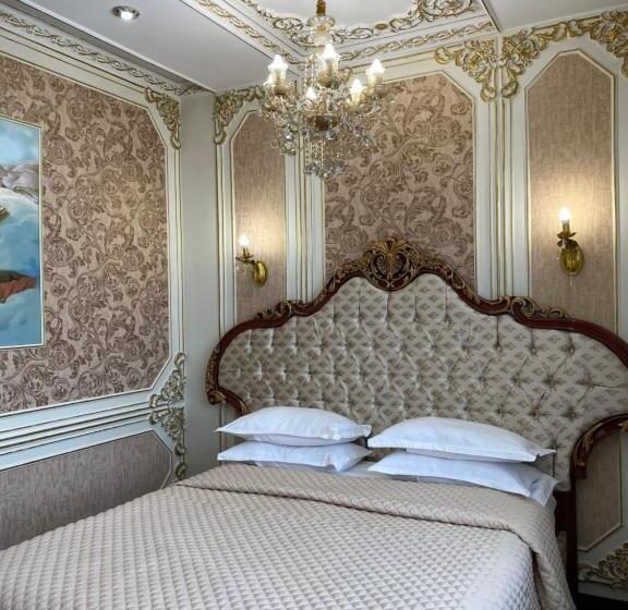 اتاق خانوادگی, Lion