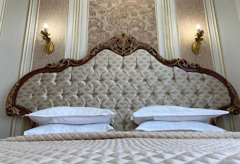 اتاق خانوادگی, Lion