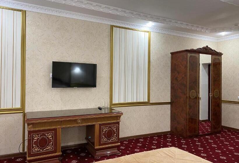 سوییت جونیور, Lion