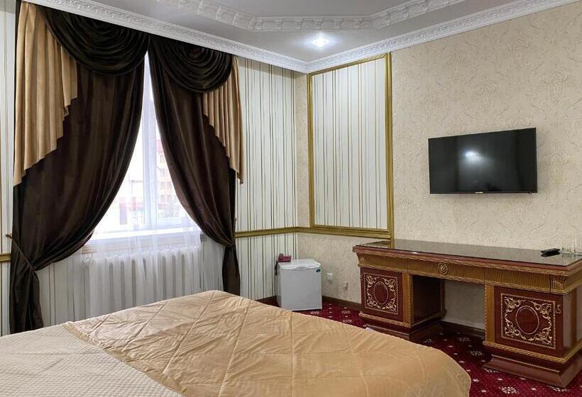 سوییت جونیور, Lion