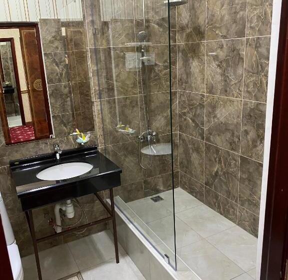 سوییت جونیور, Lion