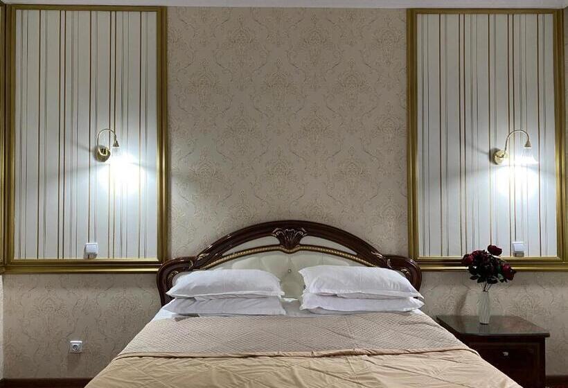 سوییت جونیور, Lion