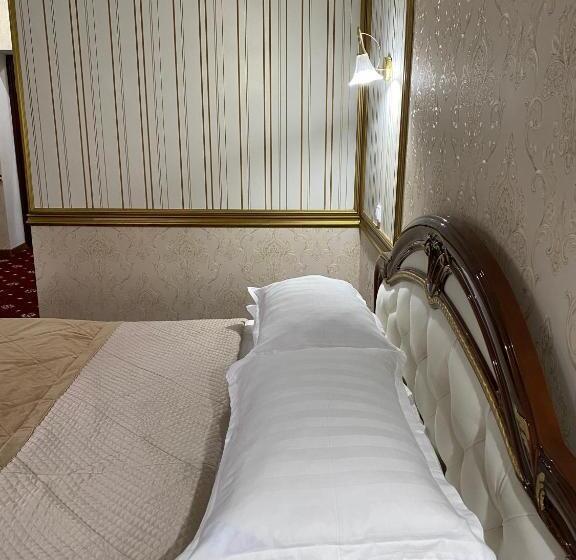 سوییت جونیور, Lion