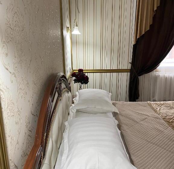 سوییت جونیور, Lion