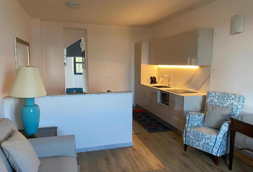 آپارتمان 1 خوابه با چشمانداز دریا, Miramare Apartments&suites