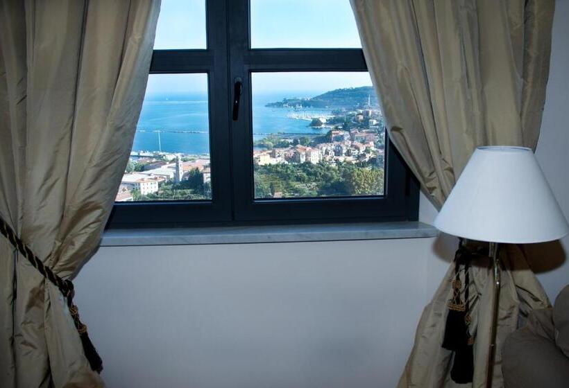 آپارتمان 1 خوابه با چشمانداز دریا, Miramare Apartments&suites