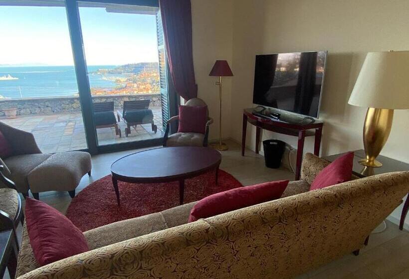 سوییت با چشمانداز دریا, Miramare Apartments&suites