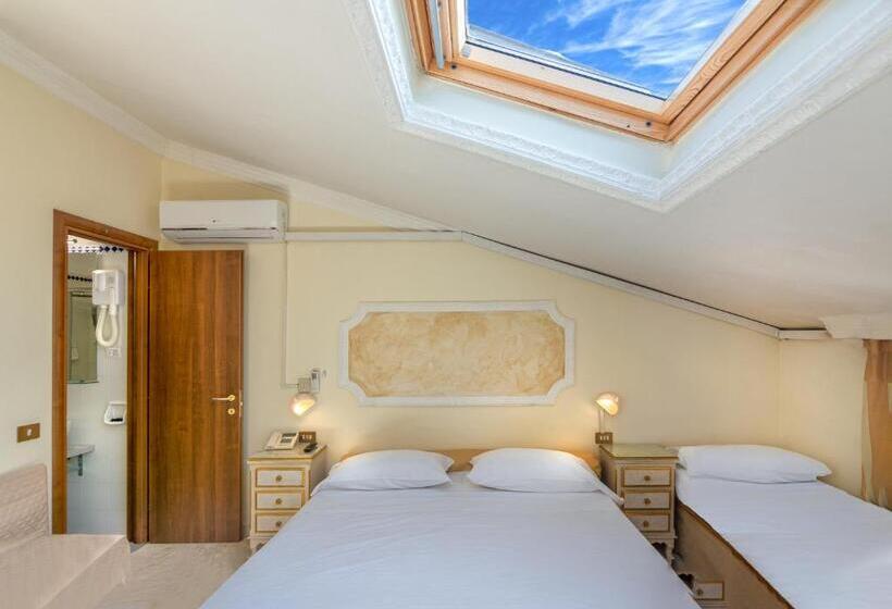 エコノミー４人部屋, Tahiti