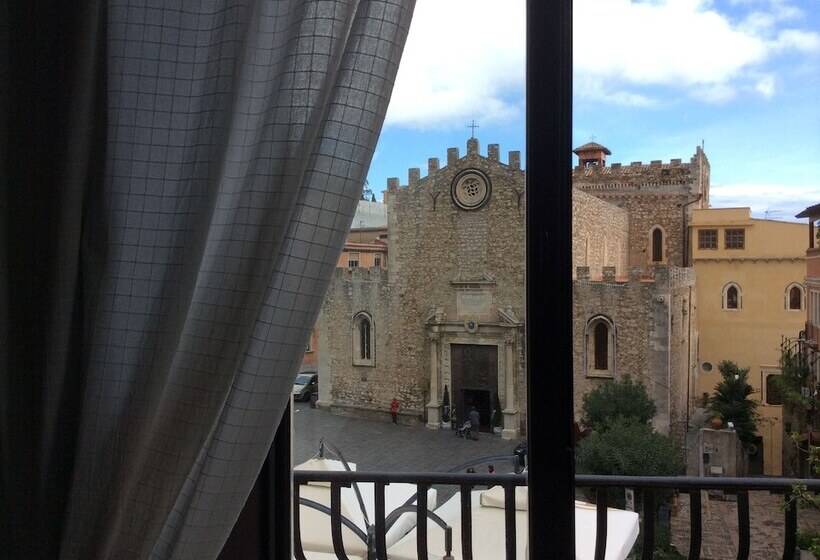 オーシャンビュースーペリアールーム, Villa Floresta Taormina