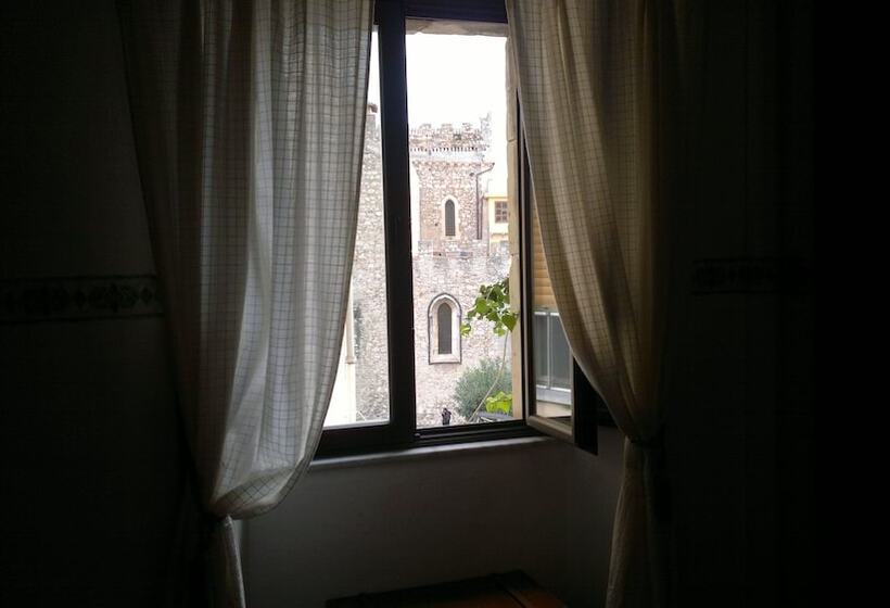 ガーデンビュースタンダードルーム, Villa Floresta Taormina