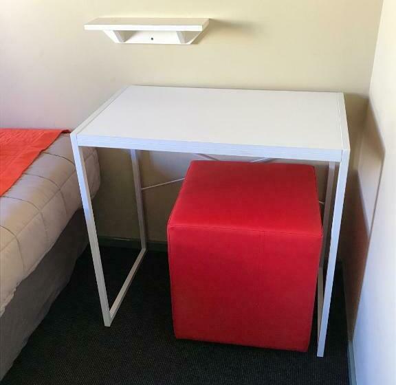 标准单人间, Yha Nelson