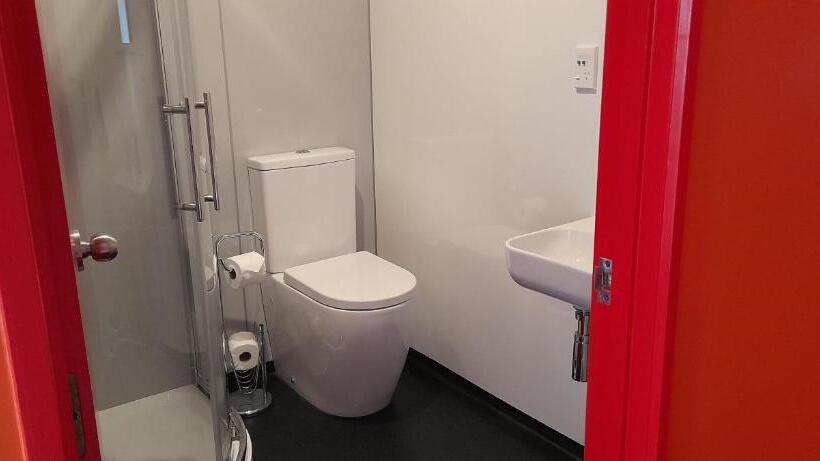 标准间, Yha Nelson