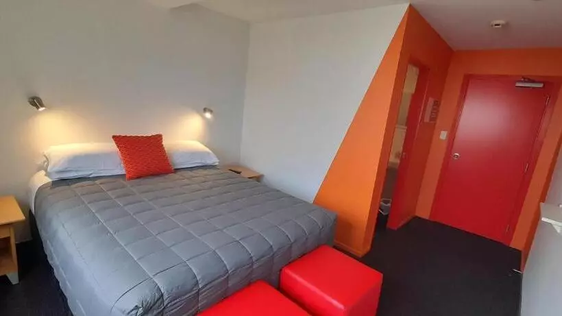 Standard-huone, Yha Nelson