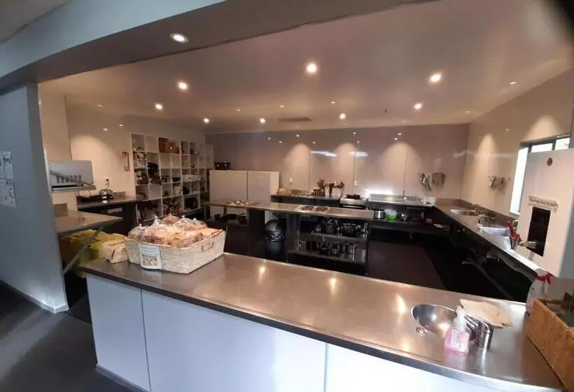 Standard Kolmen Hengen Huone, Yha Nelson