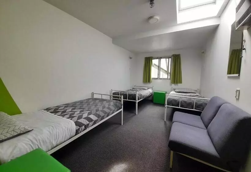 Standard Kolmen Hengen Huone, Yha Nelson