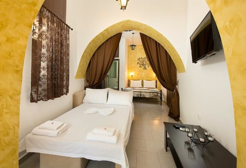 דירת חדר בקומת קרקע, Knights Of The Old Town