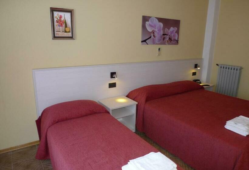 Трехместный Номер Базовый, Alexander