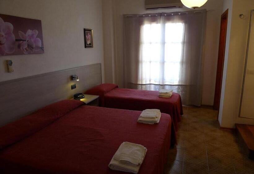 Трехместный Номер Базовый, Alexander