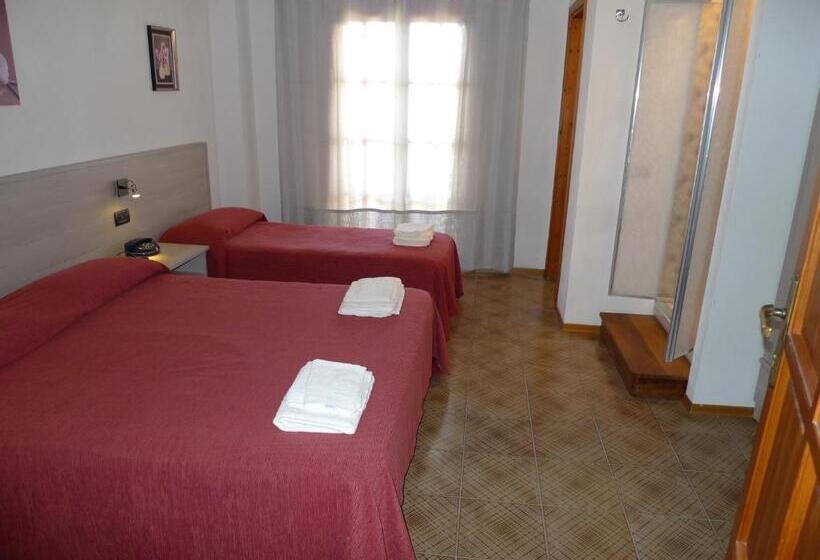 Трехместный Номер Базовый, Alexander