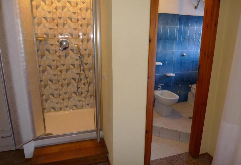 Трехместный Номер Базовый, Alexander