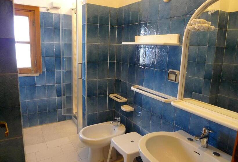 Четырехместный Номер Стандарт, Alexander